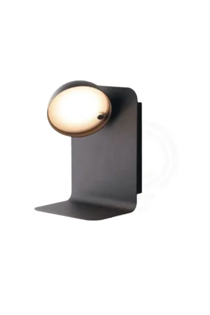 Applique con testa orientabile LED integrato ed entrata usb 2A in metallo goffrato bianco o nero. Must-Have