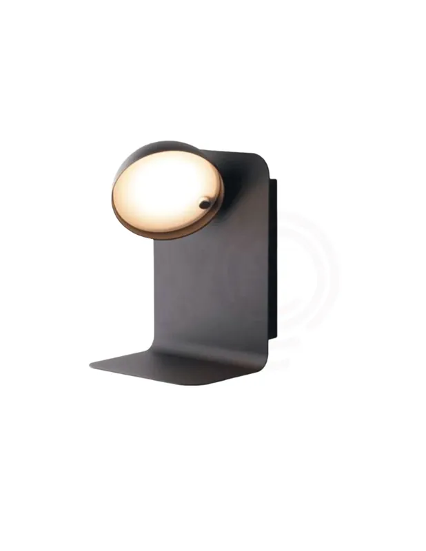 Applique con testa orientabile LED integrato ed entrata usb 2A in metallo goffrato bianco o nero. Must-Have