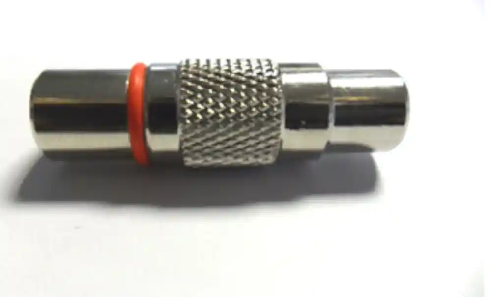 Connettore IEC maschio Micro Tek Twist On per cavi coassiali diametro esterno 5mm - 3355000321 Ultime Pezzi