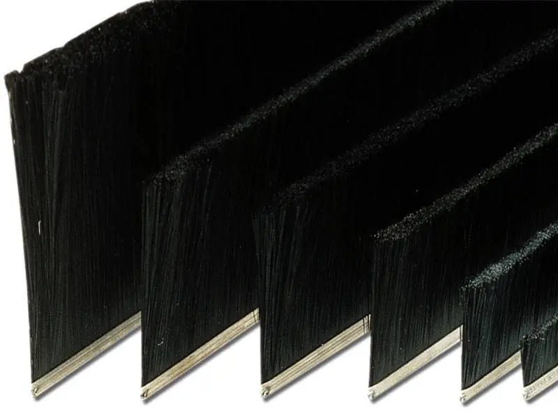 Promo Stagionale Paraspiffero con spazzola strip Siat per portoni 5x50mm, barra da 2,5mt