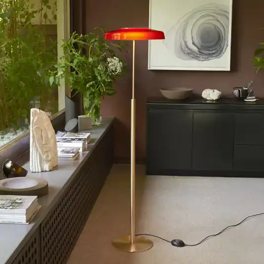 Oluce Piantana LED Dora, dorato/rosso, metallo, PMMA Quantità Limitata