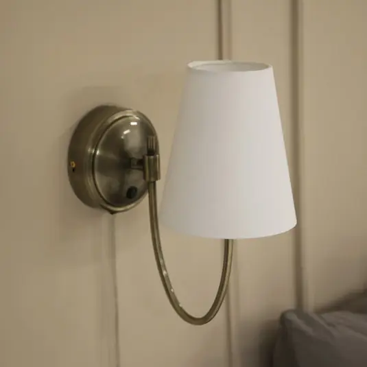 Markslöjd Applique Amar, bianco sporco/ottone, con spina, E14 Compra Online