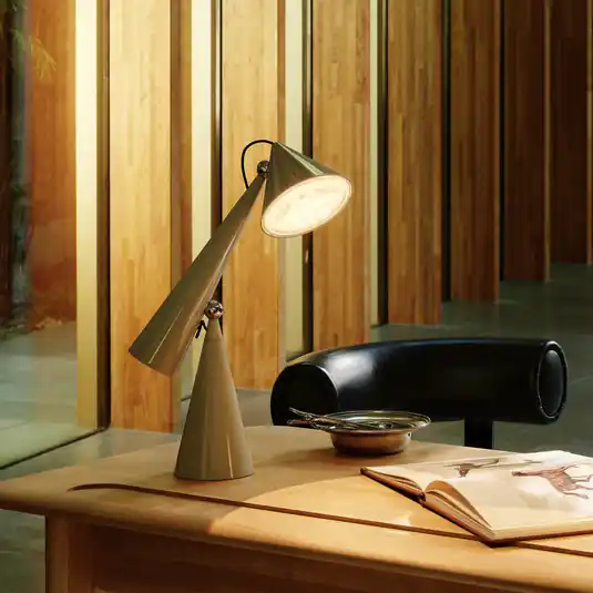 Tom Dixon lampada LED da tavolo Pose Task Light, color oro, 41 cm Super Prezzo