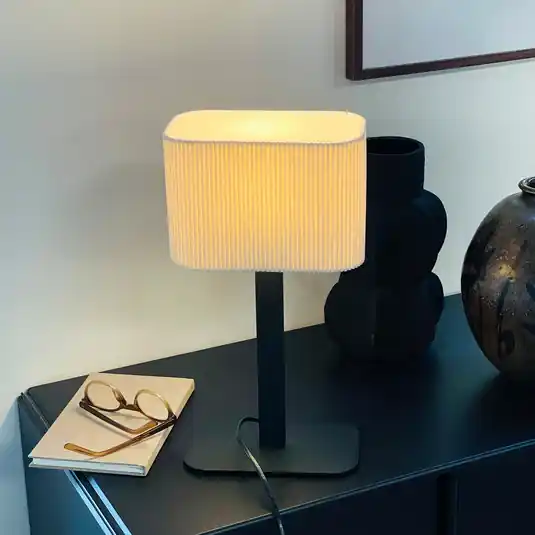 Lampada da tavolo Dyberg Larsen Calix, bianco naturale, altezza 39 cm Reso Gratuito