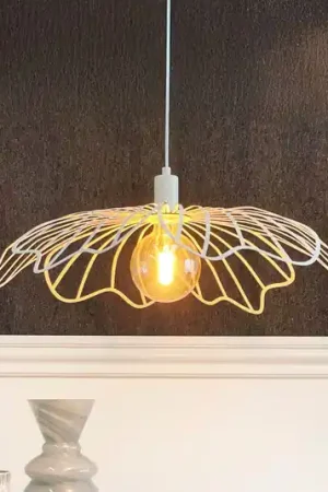 Offerta Dyberg Larsen Lampada a sospensione BLUMEN, bianco perlato, Ø 60 cm, metallo