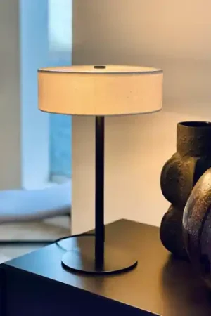 Dyberg Larsen lampada da tavolo Calix, nero/colore naturale, 40 cm Economico