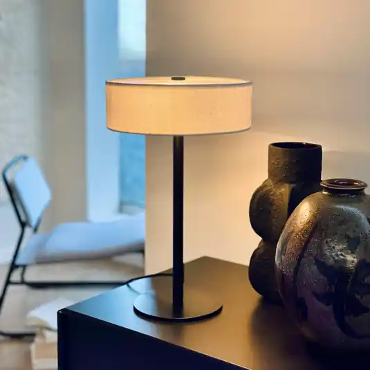 Dyberg Larsen lampada da tavolo Calix, nero/colore naturale, 40 cm Economico