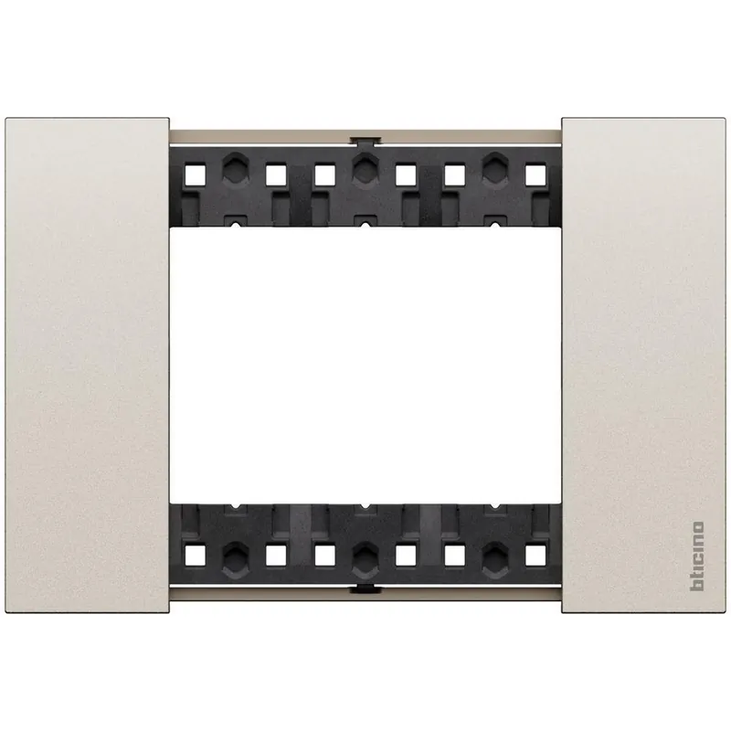 Prezzo Ridotto Placca 3 moduli champagne KA4803KC Living Now Bticino