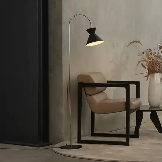 Piantana OSRAM Decor Waist, acciaio, nero, E27 Reso Gratuito