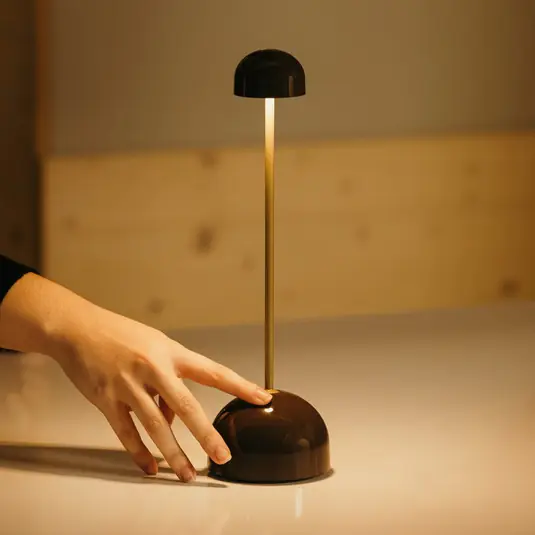 MARSET lampada LED da tavolo ricaricabile Sips, marrone/oro, 31 cm, acciaio Compra Online