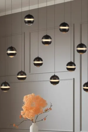 Compra Adesso SCHÖNER WOHNEN Lampada LED a sospensione a 11 luci Lini nera lunga 3000K