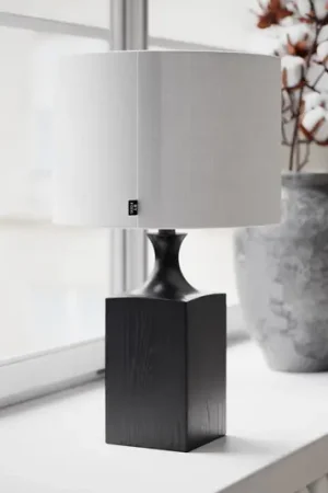 Prezzo Basso Lampada da tavolo Woody di By Rydens, altezza 41 cm, bianco/nero, legno