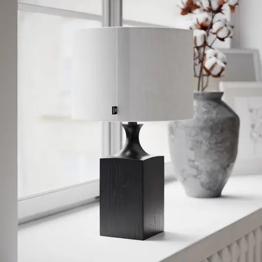 Prezzo Basso Lampada da tavolo Woody di By Rydens, altezza 41 cm, bianco/nero, legno