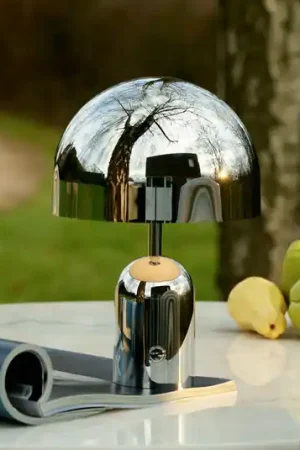 Lampada LED da tavolo Beat di Tom Dixon, colore alluminio, altezza 53 cm Super Prezzo
