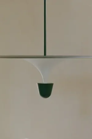 New Works Lampada LED a sospensione a sospensione Kantarell, Ø 60 cm, nera Ultime Pezzi