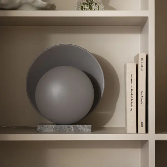 Globen Lighting Lampada da tavolo ORBIT, grigio, marmo, altezza 32 cm Novità