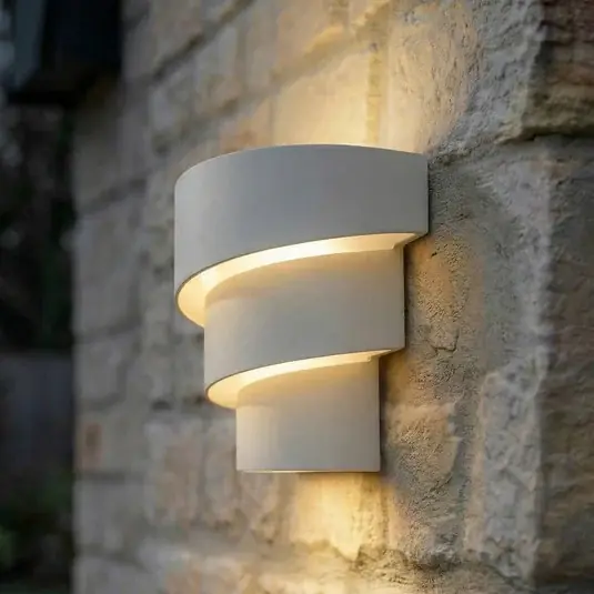 Lindby Applique da esterni LED Valir, bianca, tre paralumi, IP54 Acquista Ora
