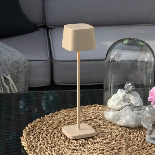 Lampada da tavolo LED ricaricabile Capri, altezza 25 cm, color sabbia, IP54 Compra Oggi Stesso