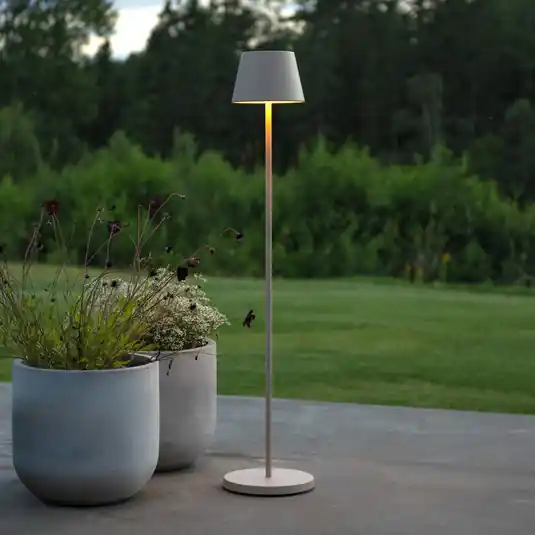 Soddisfatti O Rimborsati Lampada LED da pavimento ricaricabile Pomezia, color sabbia, 124 cm, IP54, USB