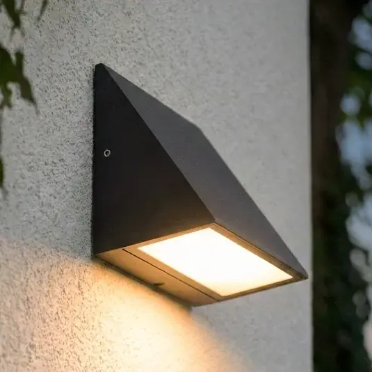 Consegna Rapida Lindby Applique da esterno LED Triava, nero, alluminio, IP65