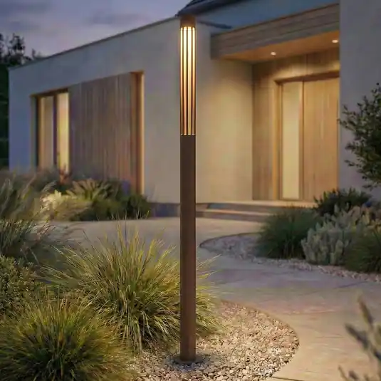 Lindby Lampione a LED Fjorya, altezza 90 cm, marrone, IP65 Scelto Dai Clienti