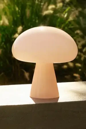 Offerta Limitata Gubi Lampada da tavolo LED ricaricabile Obello, rosa cipria, IP44, vetro