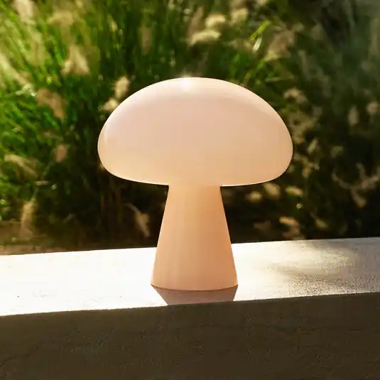 Offerta Limitata Gubi Lampada da tavolo LED ricaricabile Obello, rosa cipria, IP44, vetro