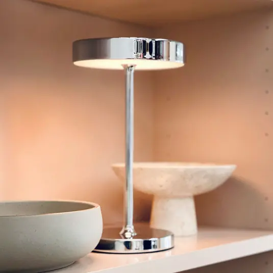 Dyberg Larsen Lampada LED da tavolo ricaricabile Starlight, cromata, metallo Subito Disponibile