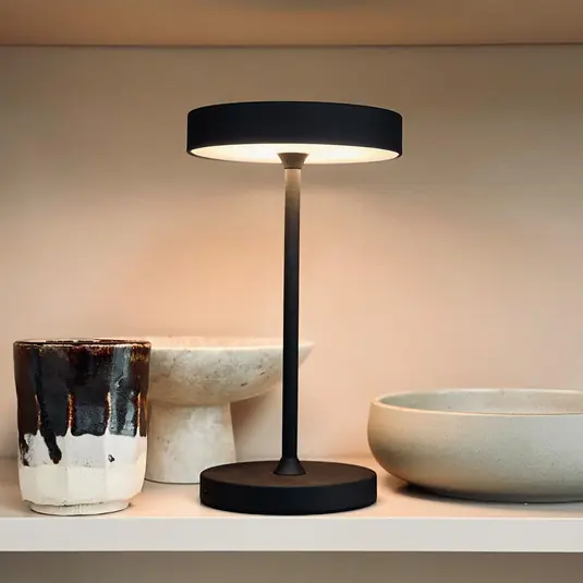 Compra Online Dyberg Larsen Lampada LED da tavolo ricaricabile Starlight, nera, metallo