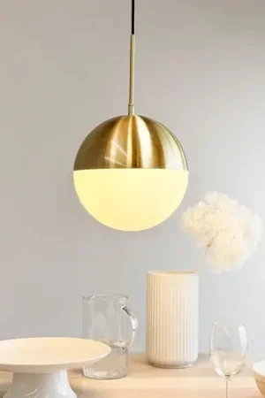 Occasione Dyberg Larsen Lampada a sospensione Nova D25, opale/ottone, metallo