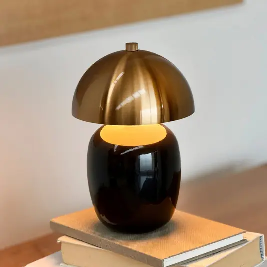 Lampada da tavolo LED Dyberg Larsen Manhatten, nero/ottone Compra Oggi Stesso