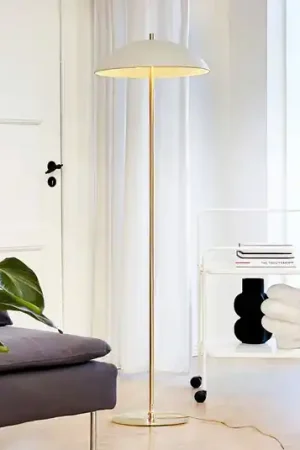 Ultime Pezzi Piantana Globus di Dyberg Larsen, altezza 150 cm, beige/ottone