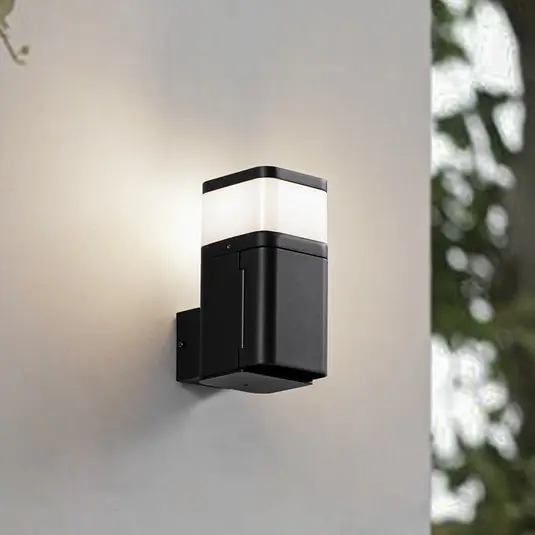 Lindby Applique da esterno Teyon, con presa, nera, IP44 G9 Sconto
