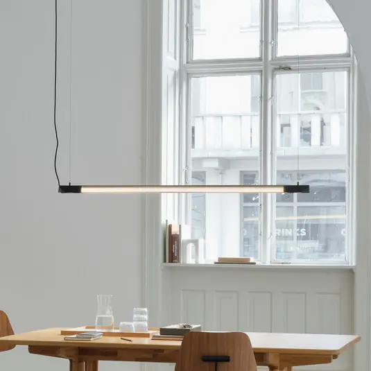 GEJST Lampada a sospensione Radent, nera, lunghezza 70 cm, G13 LED Promozione