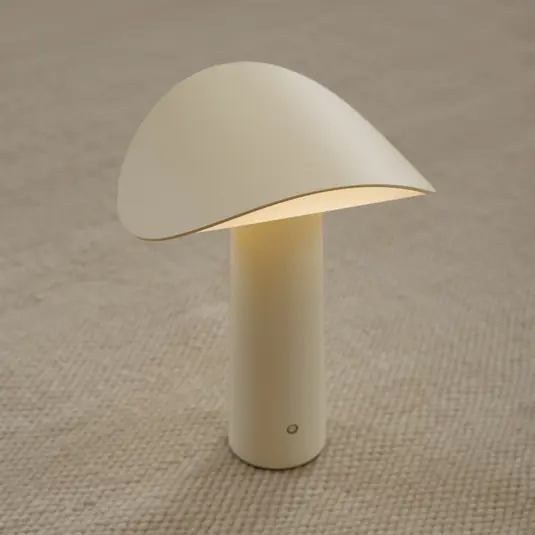 GEJST lampada da tavolo LED ricaricabile Lium, giallo chiaro, 2.700 K, USB Consegna Rapida