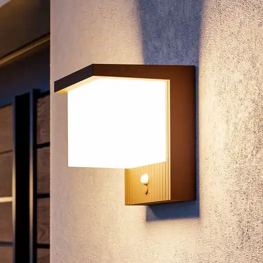 Lampada da parete solare a LED Frigento color ruggine, altezza 15 cm, con Non Perdere