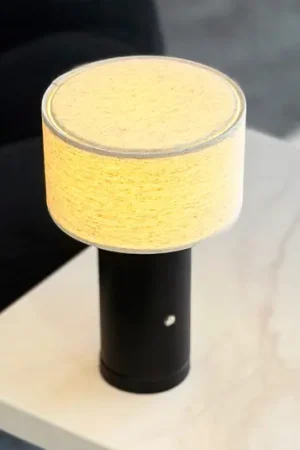 Occasione Imperdibile Dyberg Larsen Lampada da tavolo a LED ricaricabile Mellow, nera, 23 cm