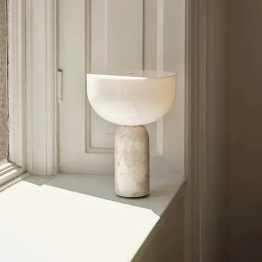 Reso Gratuito NEW WORKS Lampada da tavolo LED ricaricabile Kizu, beige, effetto marmo,