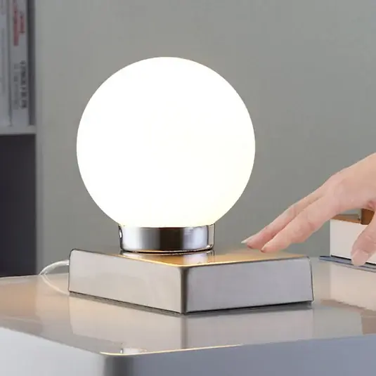 Naomi - lampada da tavolo con sfera di vetro Promo Stagionale