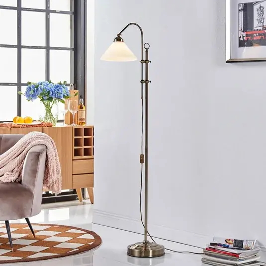 Offerta Speciale Lindby lampada da terra Otis, ottone antico, vetro, 170 cm, E27