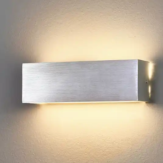 Solo Oggi Ranik - lampada LED da parete quadrata