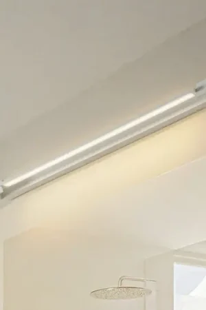 Compra Adesso Arcchio Applique a LED Jora, 90 cm, bianco, orientabile, IP44