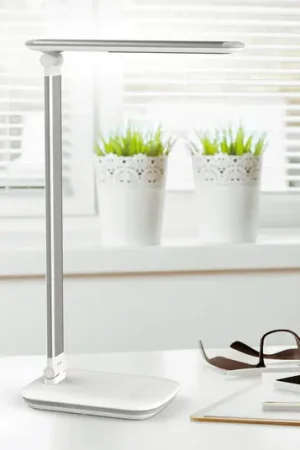 Lampada LED da tavolo MAULjazzy, bianco, altezza 43 cm, dimmerabile, porta USB Promo Stagionale