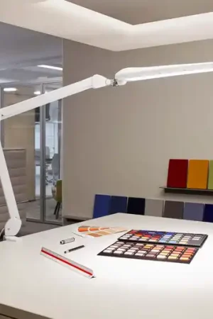 Ordina Subito Lampada da tavolo LED MAULcraft, bianca, 52 cm, base a morsetto, dimmerabile