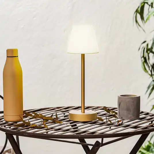 Compra Adesso Newgarden Lola Slim LED da tavolo accu, ottone