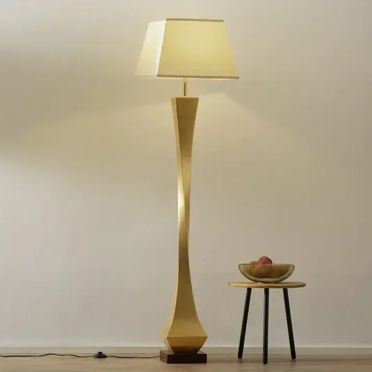 Deco - lampada da terra dal design raffinato Occasione