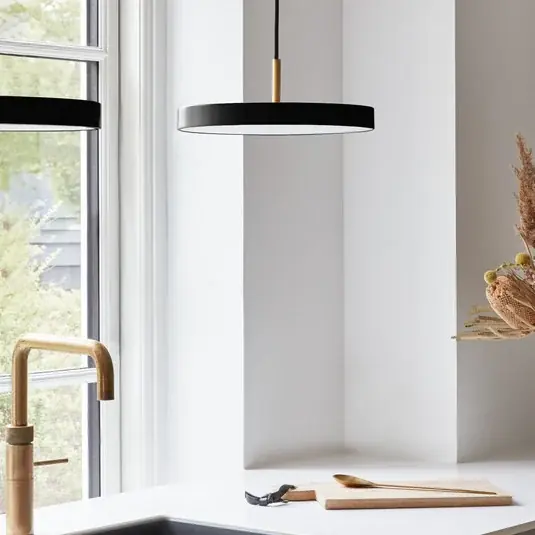 UMAGE Asteria mini a sospensione ottone nero Scelto Dai Clienti