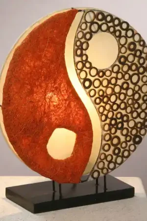 Lampada da tavolo Ying Yang su base in legno 33 cm Di Tendenza