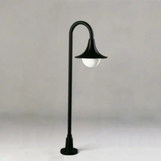 Lampione 169 forma curva, nero Ultima Occasione