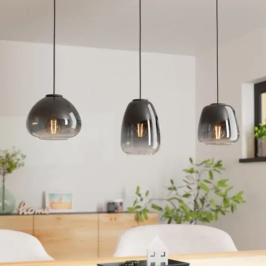 Lampada a sospensione Aguilares, vetro fumé, a 3 luci, lineare Bestseller